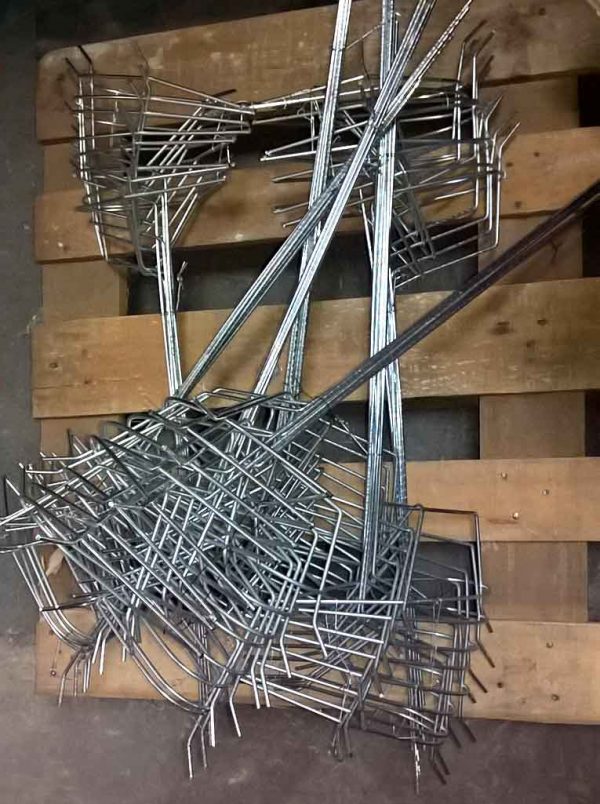 Dead bird cradles Pk of 8 with 20" leg ....get the bird clear of grass and crops Zinc plated to resist rust