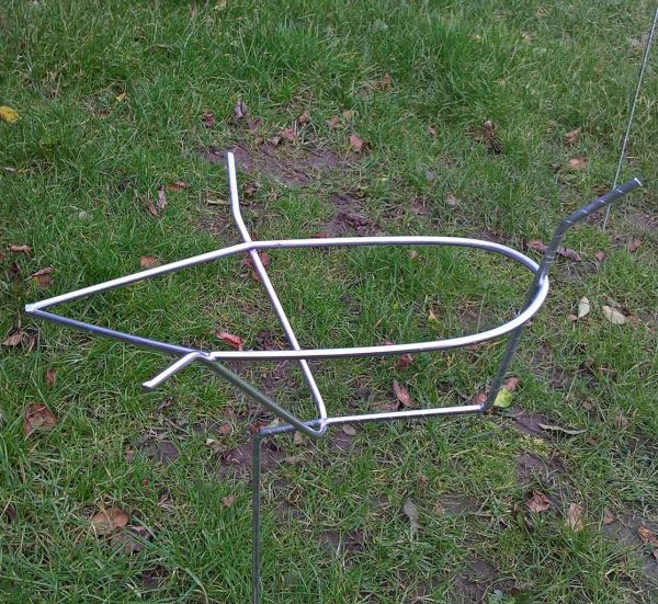 Dead bird cradles Pk of 8 20" leg ....get the bird clear of grass and crops Zinc plated to resist rust